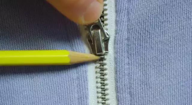 拉链拉不拢的妙招,拉链拉不合小妙招