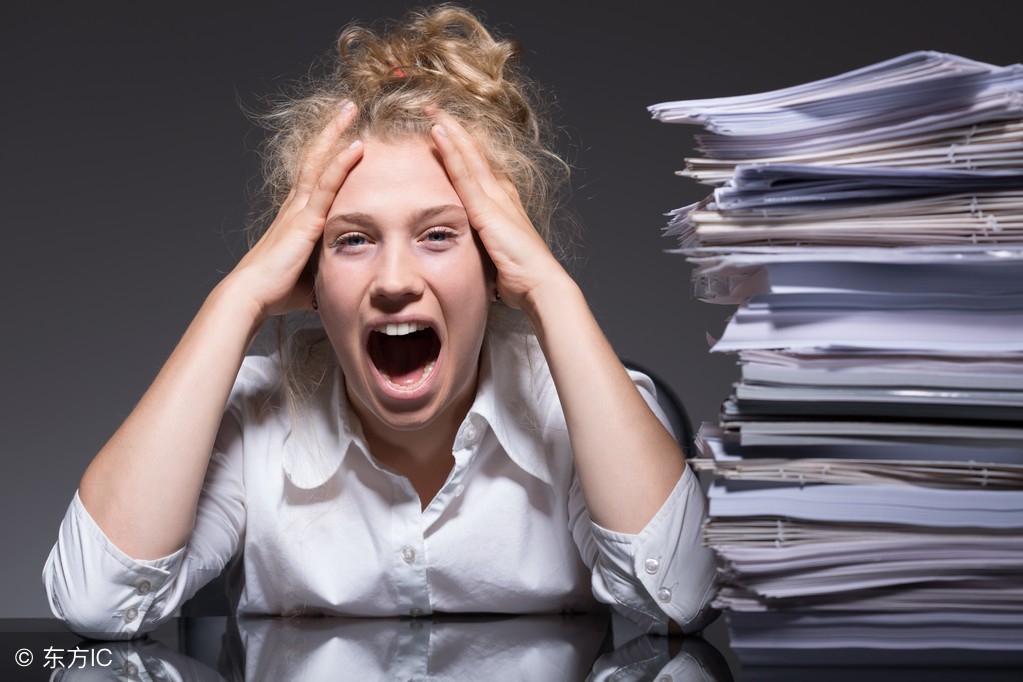 头的顶部脱发,头脱发一块一块的是什么情况