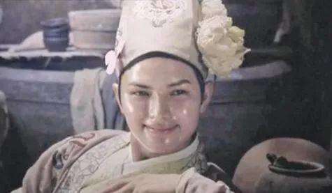 底妆怎么上显得高级,美妆蛋和粉底刷上底妆区别