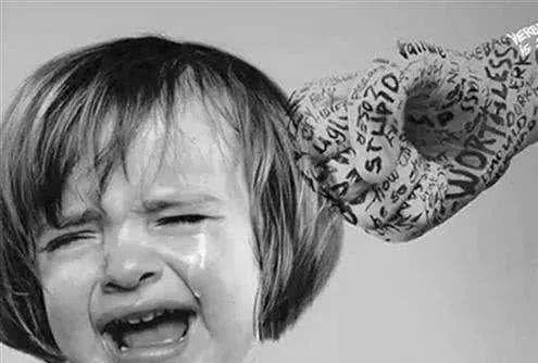 美国女警处理家暴反被假暴打,美国女警遭家暴