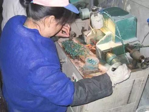 绿松石因为黄金变黑怎么办,绿松石发黑发脏怎么办