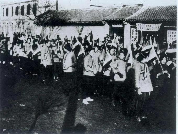 弘扬五四精神铭记百年党史的背景,百年党史之五四精神