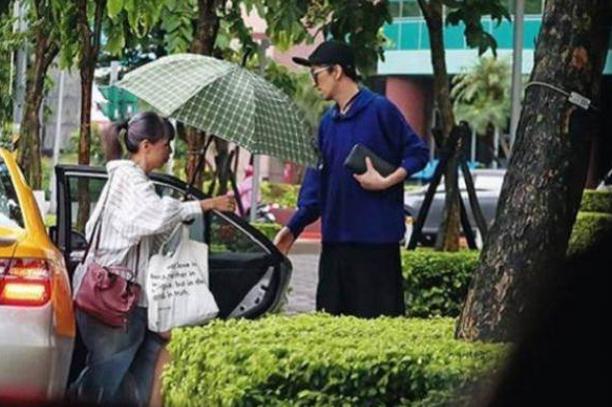 专辑张张大卖，事业一路高歌，这是我们忘掉他风流史的理由？