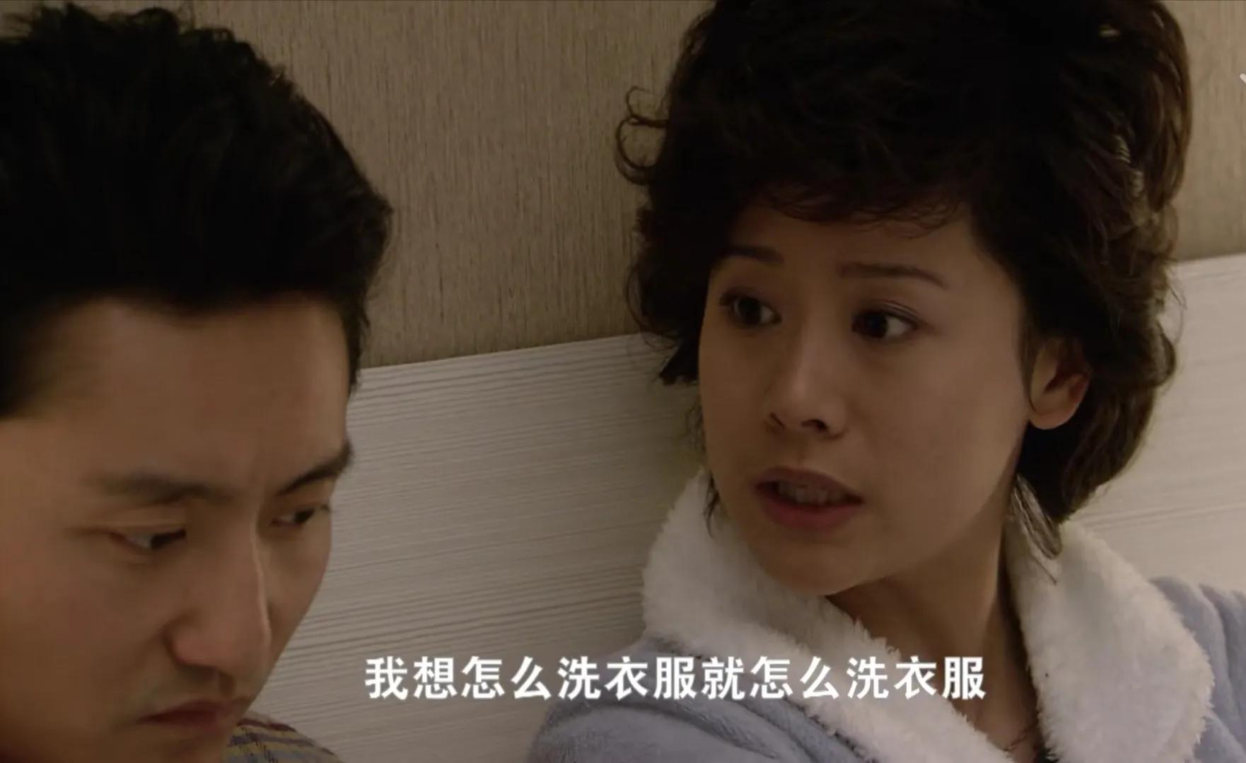 《双面胶》：强行洗利鹃内衣裤的亚平妈，“作贱”儿媳的她更可怜