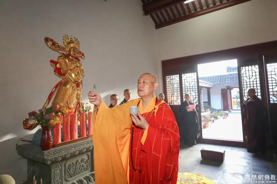 道慈大和尚拜山法会图片,和尚闭关结束圆满出关