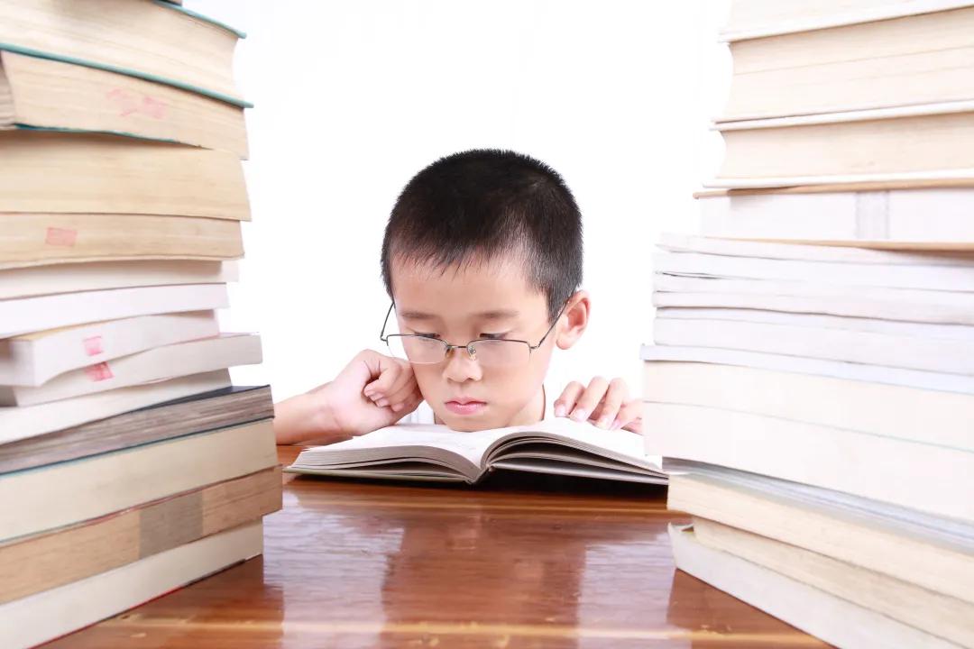 近视度数一直加深有什么危害,近视眼度数较高会有什么后果