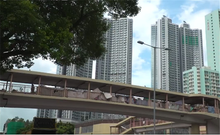 香港住笼屋的人有没有安家在大陆,在香港住笼屋的人有多少