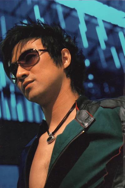 《飞得更高》真实展现成熟男人的心声,整首歌昂扬积极奋斗的精神