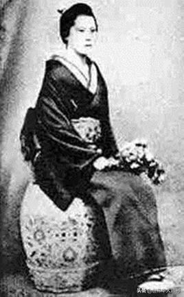 日本首相一年工资,日本首相的工资以及补贴