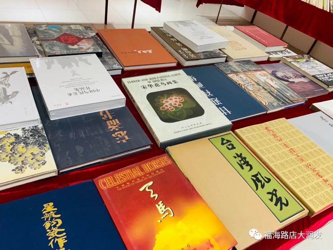 烟台天孚悦尚足球俱乐部携手福海路大润发大型书展开始啦