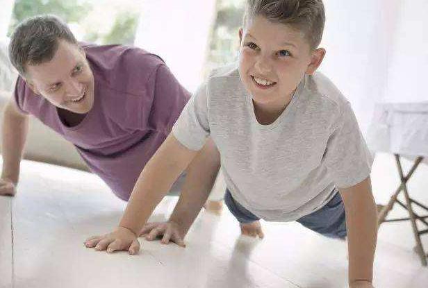 女儿容易遗传爸爸的4个特征,女儿容易遗传爸爸哪些