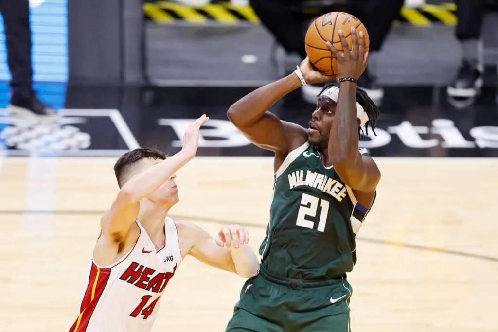 雄鹿霍勒迪20-21赛季,雄鹿霍勒迪四个三分