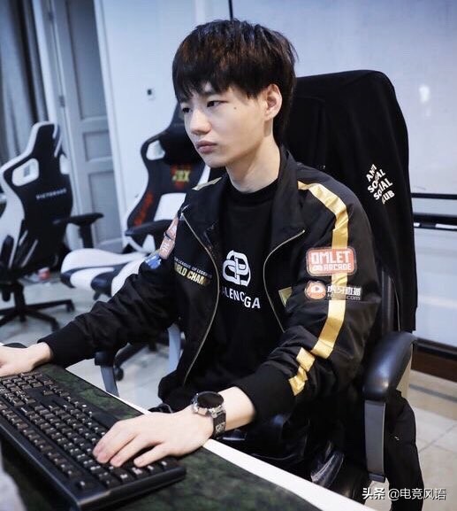 fpx冠军手表,fpxlv背包