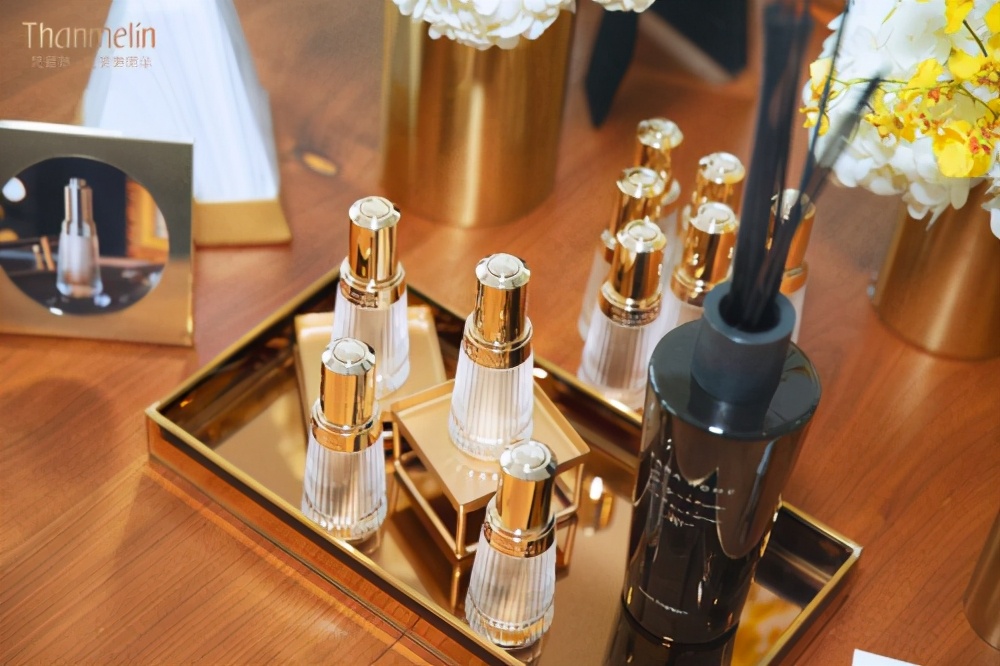 梵蜜琳的“小心机”，全藏在小膜灯肌底液里