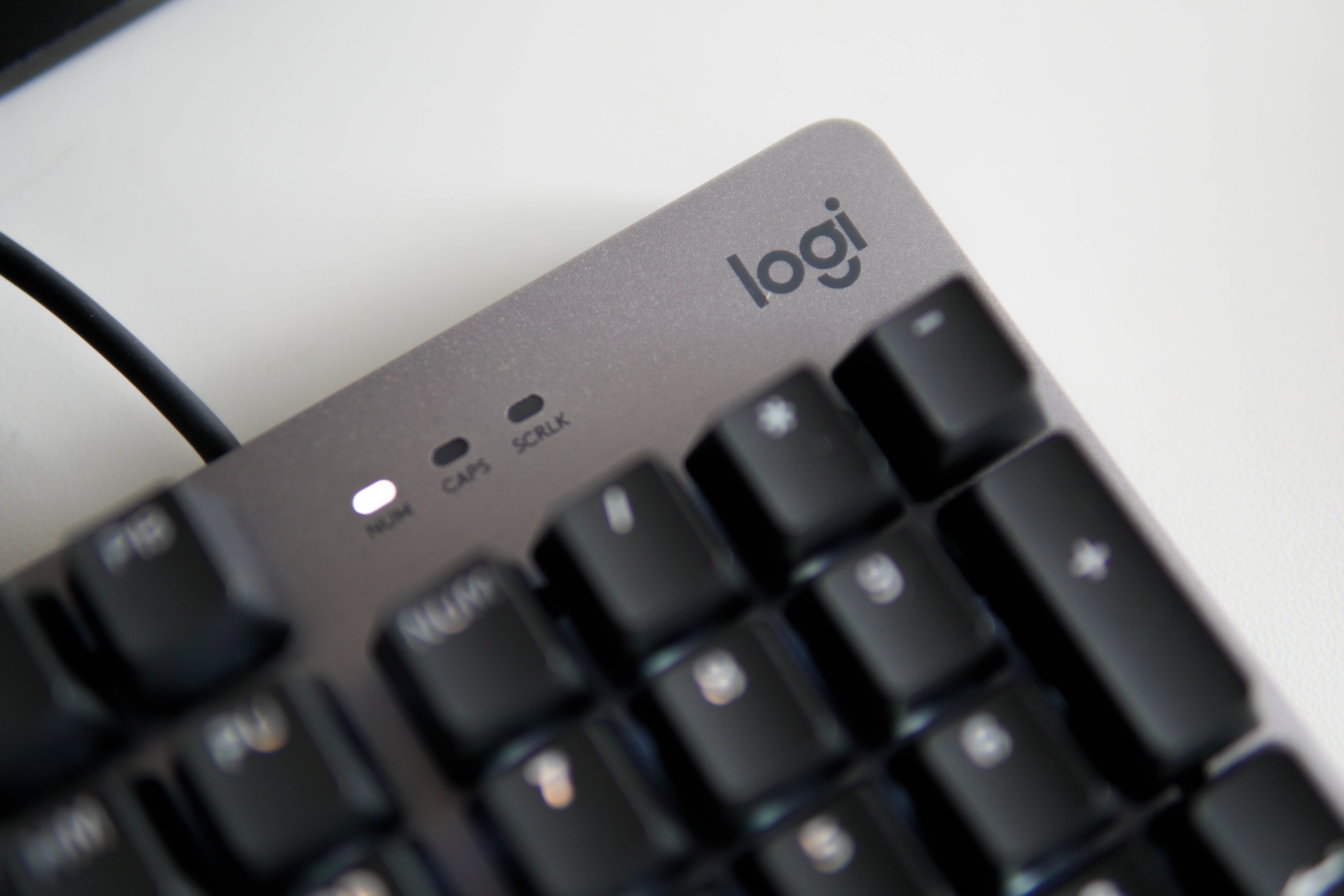 罗技k845ttc和cherry红轴哪个好,罗技k845键盘打游戏测评