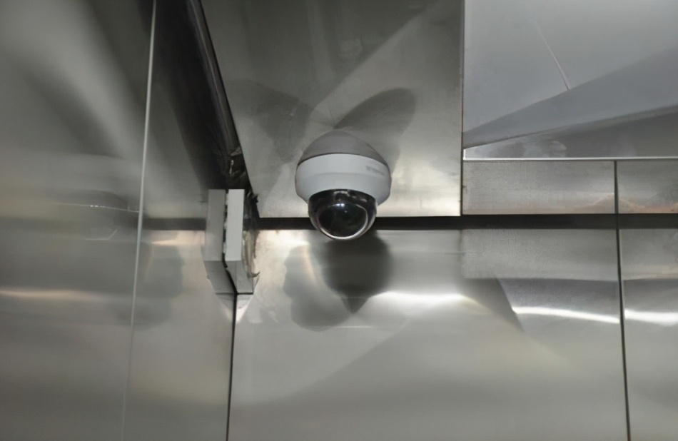 电梯里遇上尾随的怎么办,坐电梯被尾随怎么办