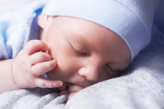 宝宝明明很困却不愿意被哄睡怎么办？家长需要知道有这5种原因