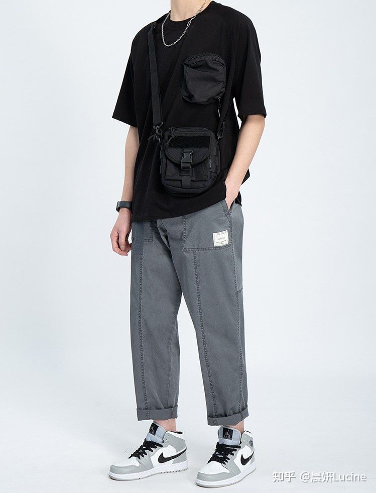 身材矮的男生怎么穿搭显高,又矮又黑男生穿搭