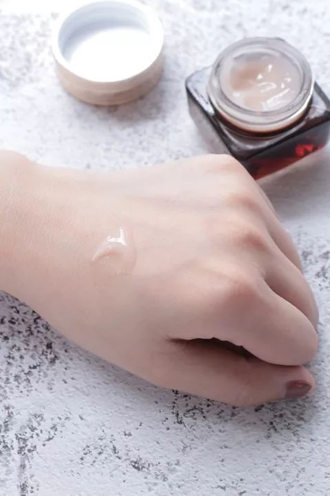 吴宣仪黑唇妆,吴宣仪被造型师吐槽