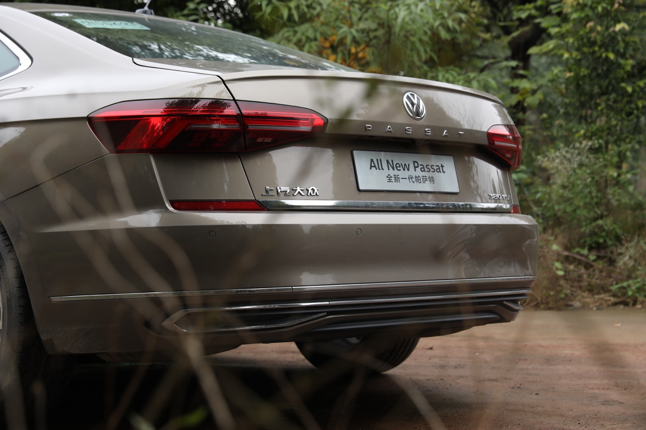 大众帕萨特380豪华版驾驶体验,大众帕萨特380豪华版驾驶感受