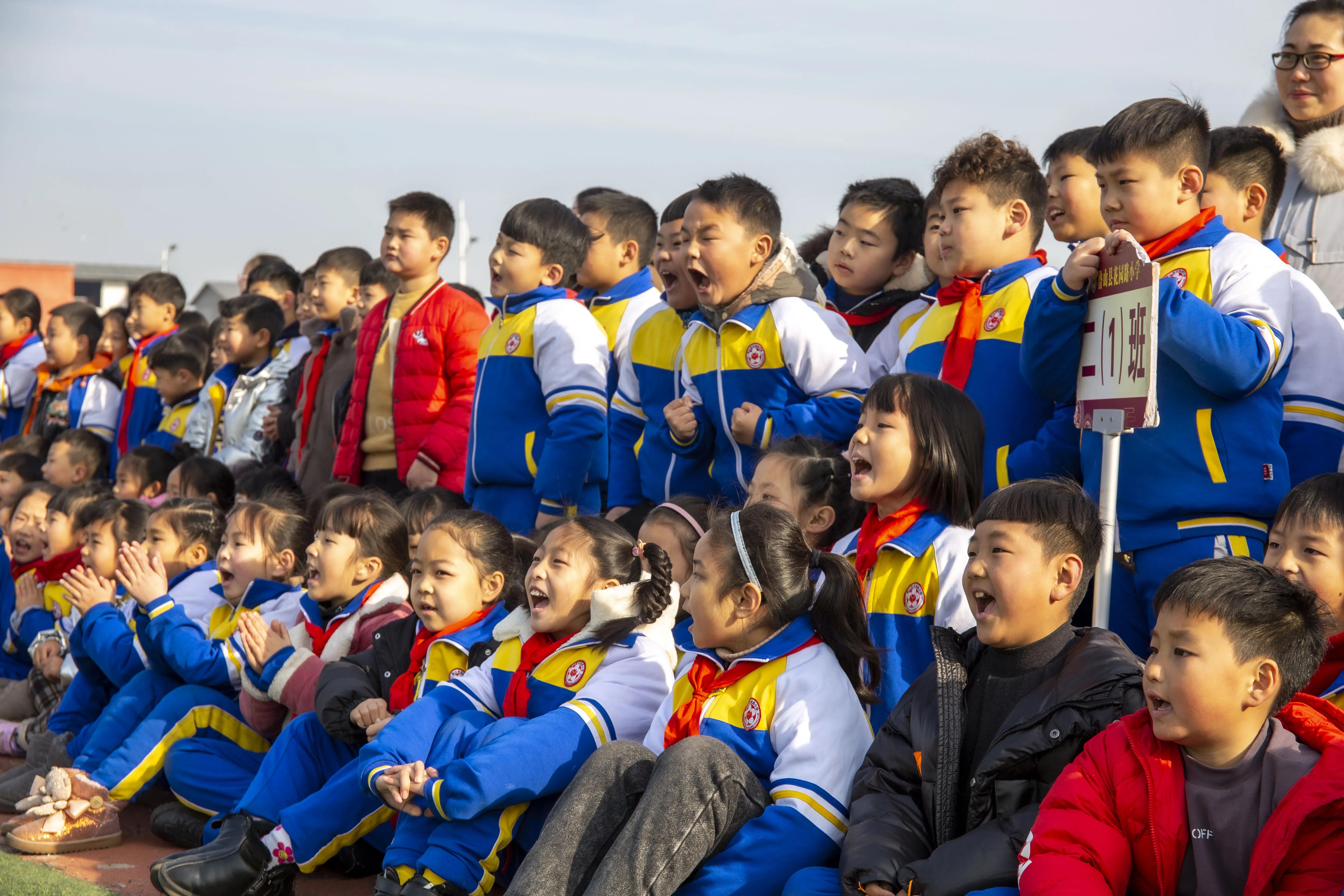蹇箰瓒崇悆浼存垜鎴愰暱鍏崇埍鐣欏畧鍎跨,瓒崇悆閫佹暀涓嬩埂娲诲姩