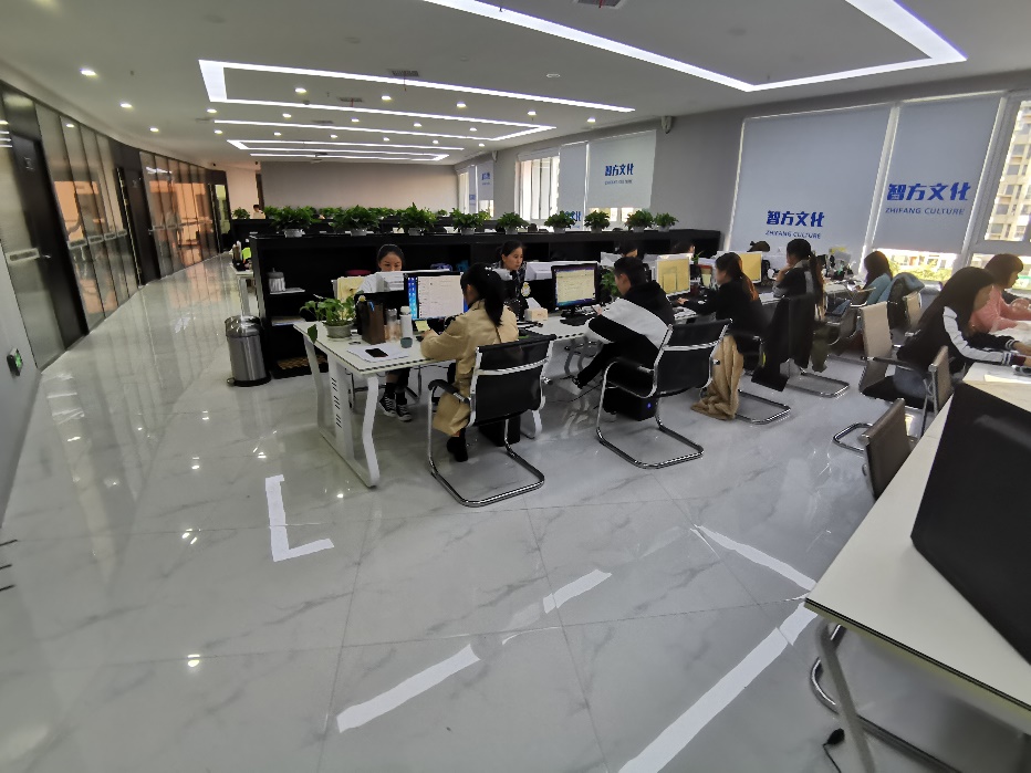 记者*底卧**代写论文公司：8000字符本科毕业论文要价1万，可修改5次