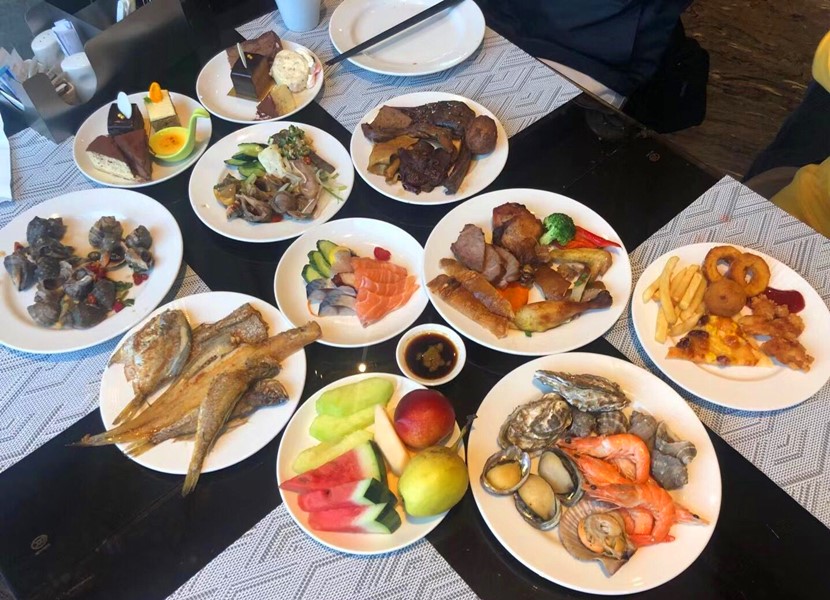 自助餐为啥总是吃几口就饱了,自助餐为什么一吃就饱了