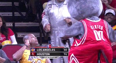 搞笑gif给你们表演个滑翔式刹车,搞笑灌篮动态图