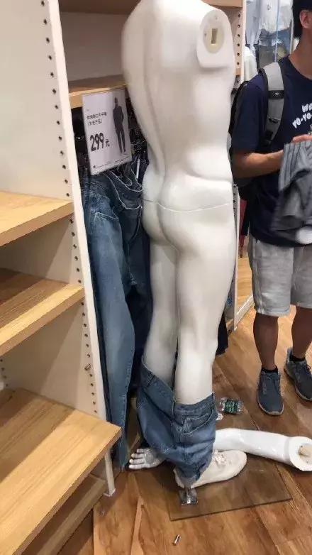 优衣库kaws为什么受欢迎,一件衣服卖了100元赚了25%