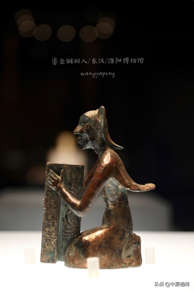 洛阳博物馆专门为二十多件珍宝成立了一个展馆