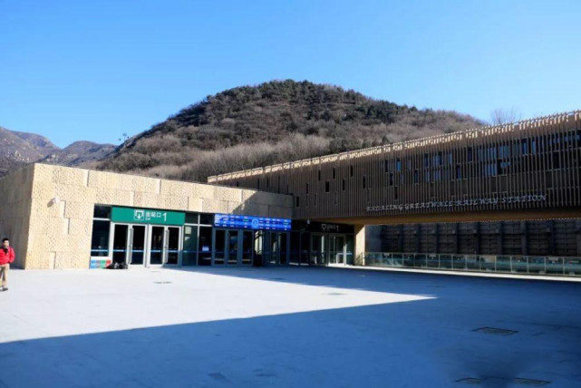 能够看见长城的高铁站,中国长城下建世界最深高铁站