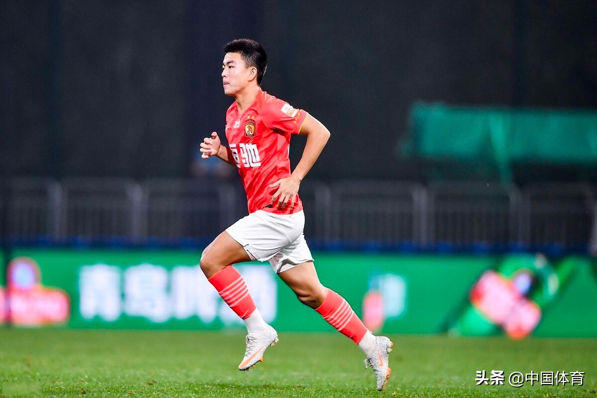 广州队新赛季大名单敲定：11名恒大足校球员入选一线队最小年龄仅16岁