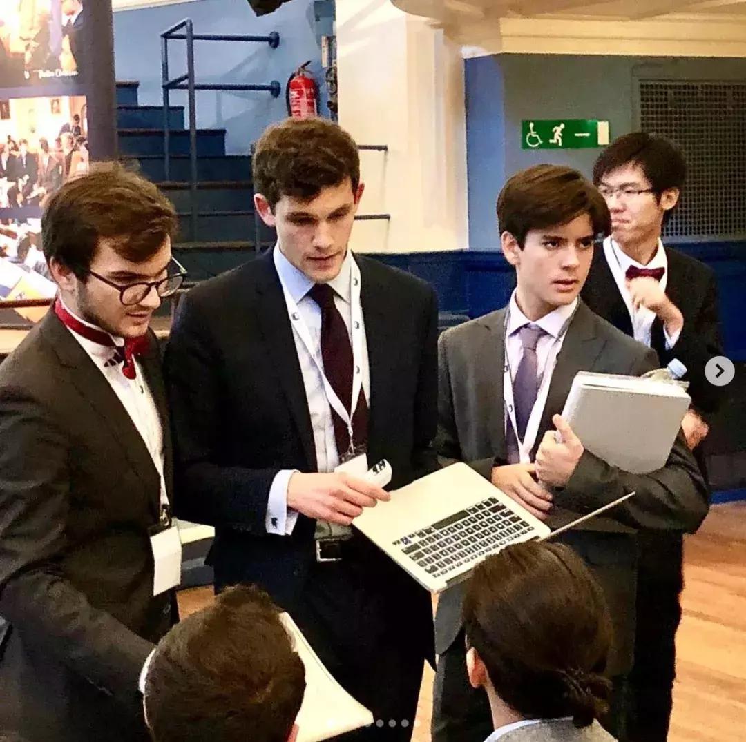 英国年轻霸道总裁,英国的开挂人生