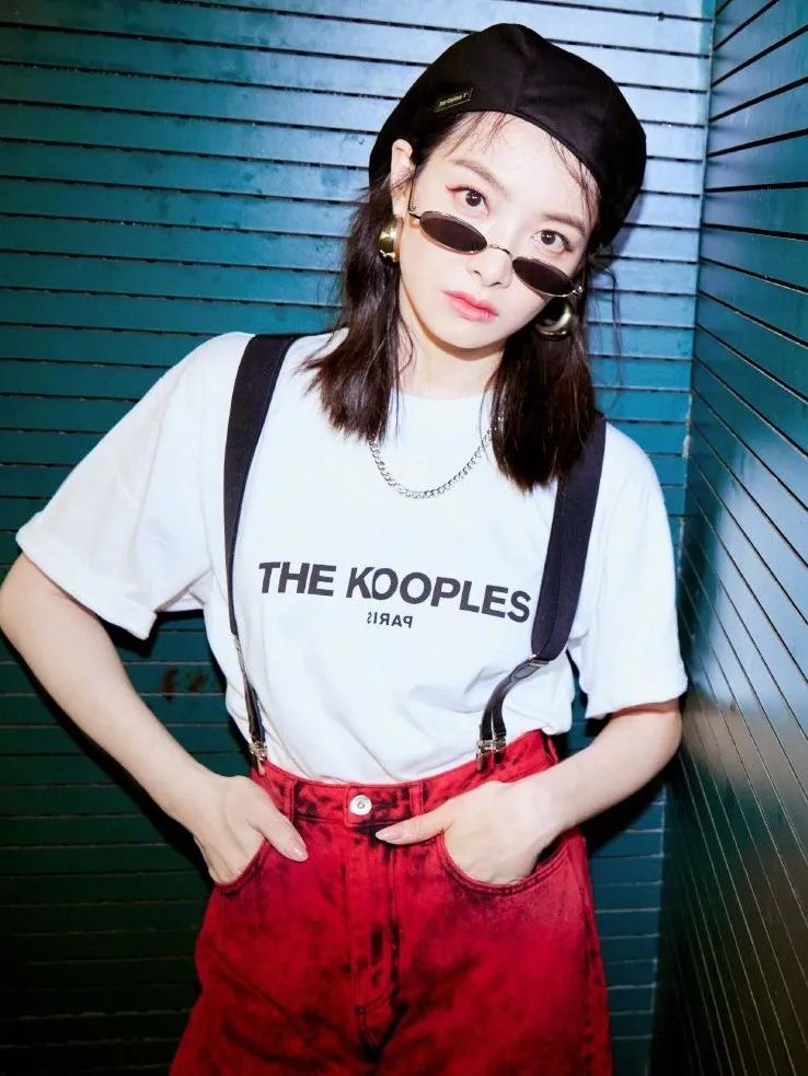 背带裤果然很减龄看起来很少女啊,哪种背带裤既减龄又不过时