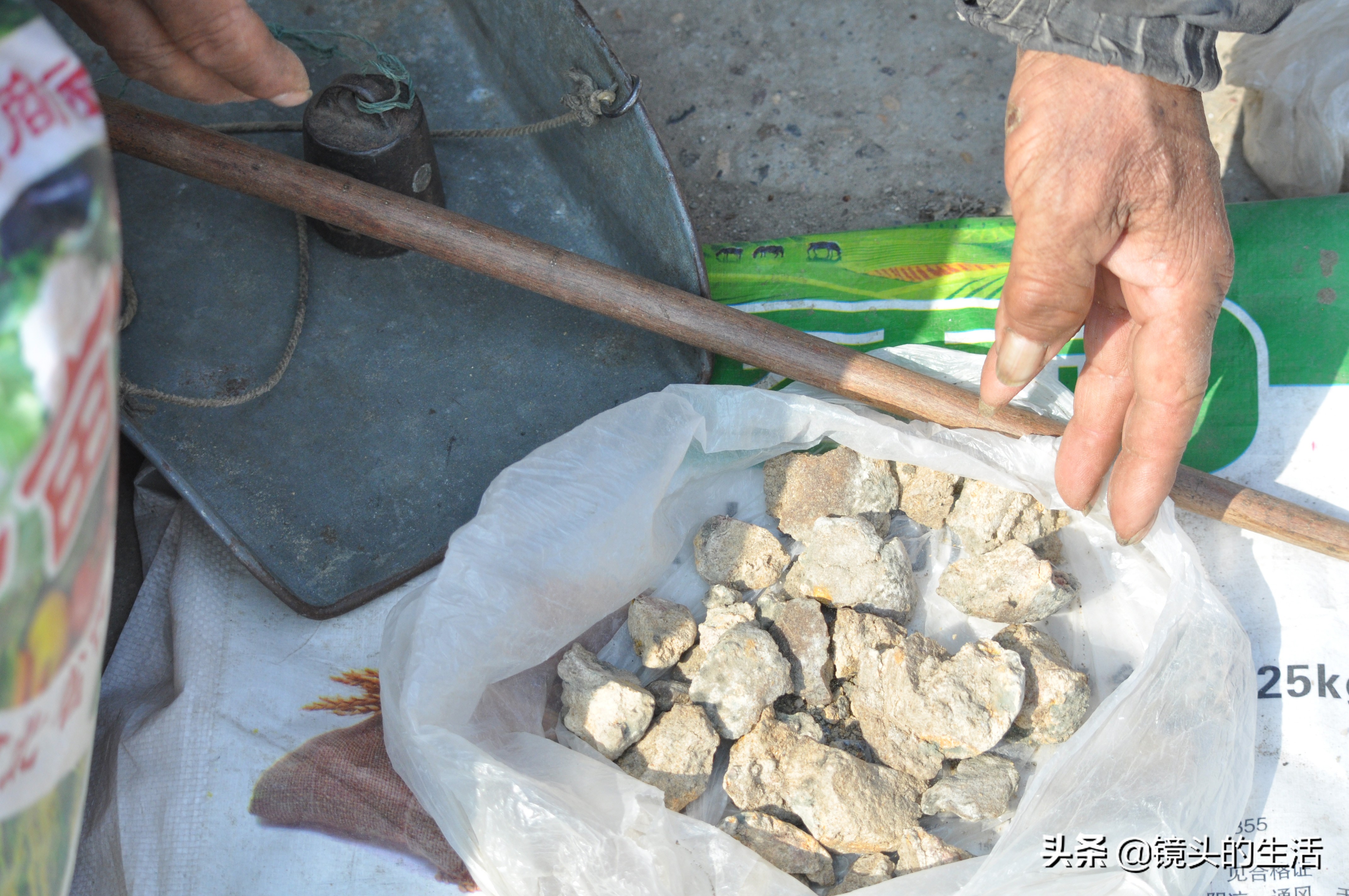 八旬大爷手工制作,七旬大爷制作美食视频