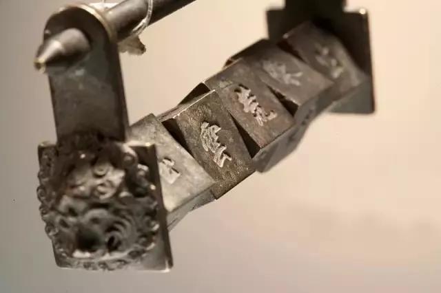 从前的锁好看钥匙也精美,从前的锁好看钥匙也精美什么意思