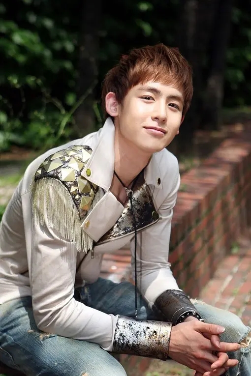 2pm尼坤现在人气,2pm尼坤精致脸庞受到韩国路人欢迎