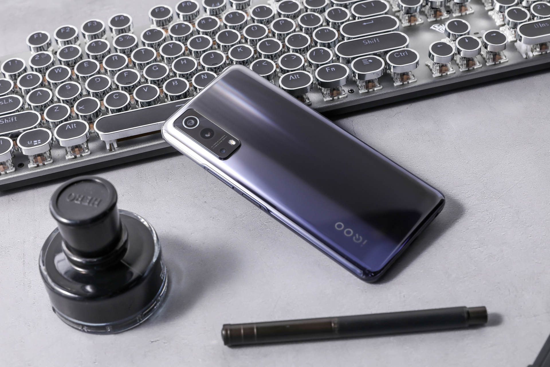 三款公认最好的iqooz3,iqooz3新系统如何穿梭平行空间