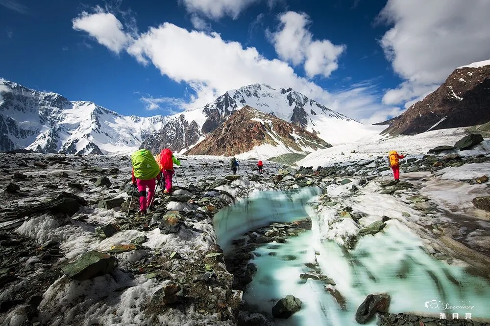 徒步穿越新疆博格达峰,新疆最凶险穿越戈壁路线