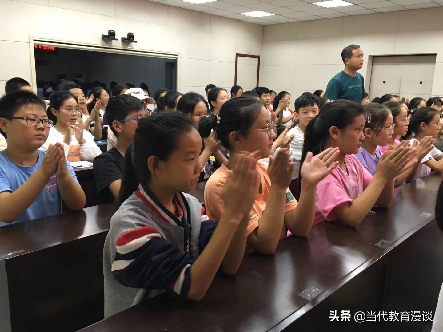 鐜板満鐩存挱瀛︽牎鎹㈠眾閫変妇,瀛︽牎鎹㈠眾閫変妇娲诲姩淇℃伅