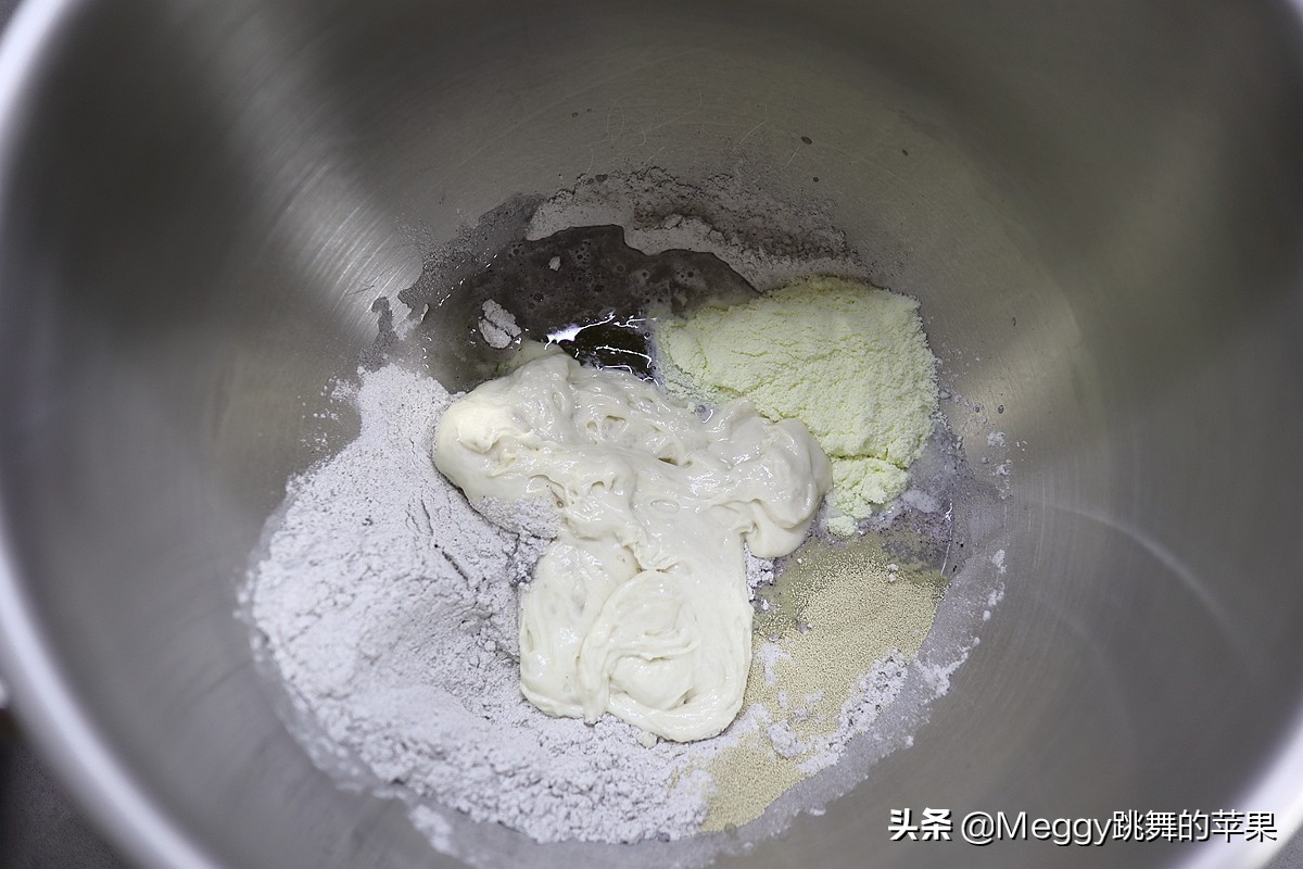 天热吃这种面包，烤1炉吃2天，黑米软欧中加这料，儿子直夸好吃