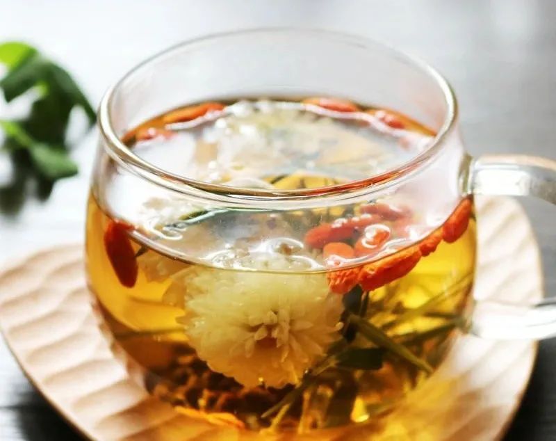 有哪些适合秋天喝的养生饮品,适合秋天喝的养生茶做法