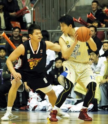 揭秘朱芳雨与现任妻子的恩爱秘密,朱芳雨三次婚姻