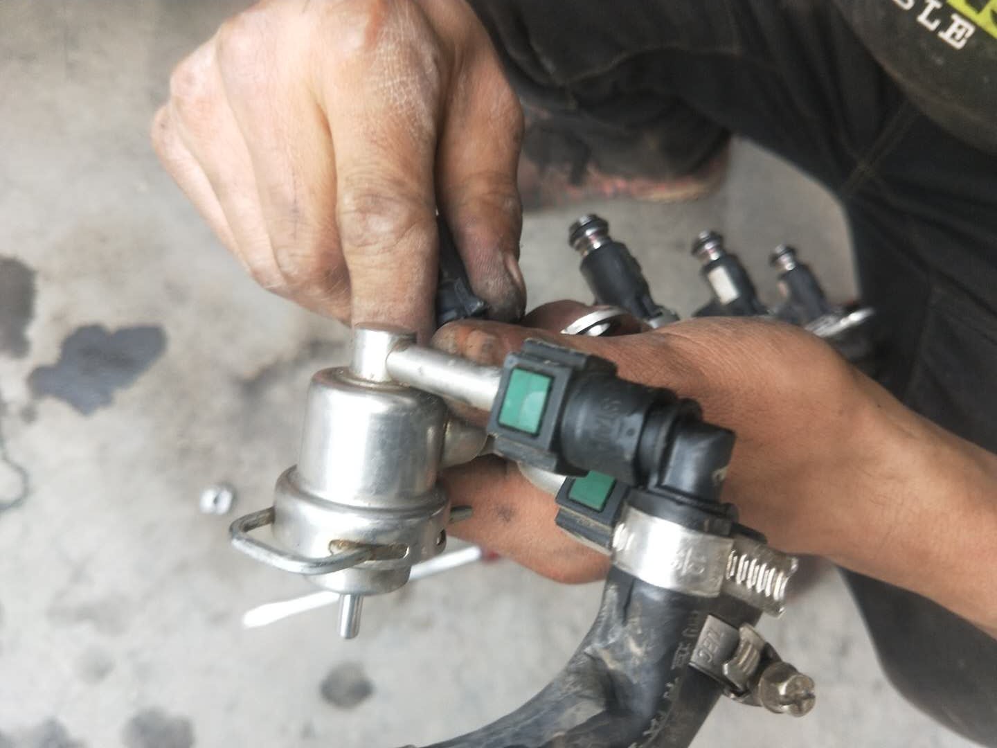 发动机怠速抖动的原因及解决办法,发动机怠速抖动最简单的解决方法