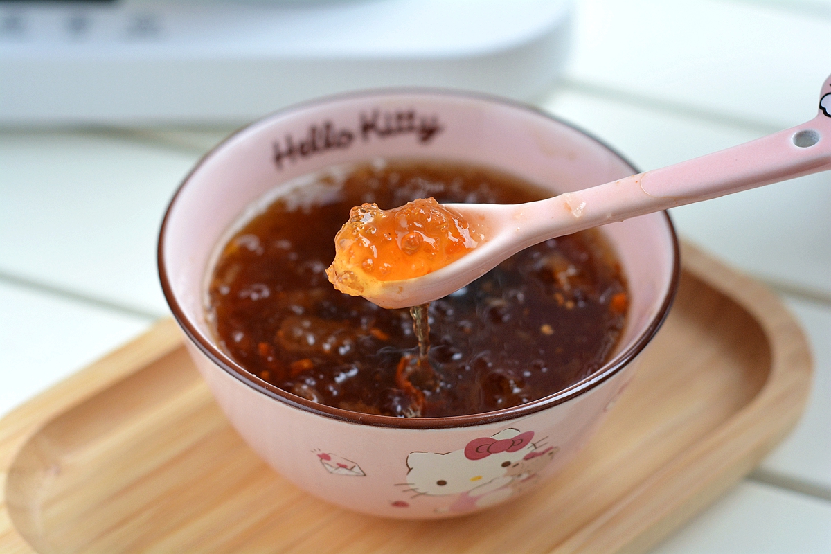 女士喝的桃胶,熬制桃胶羹