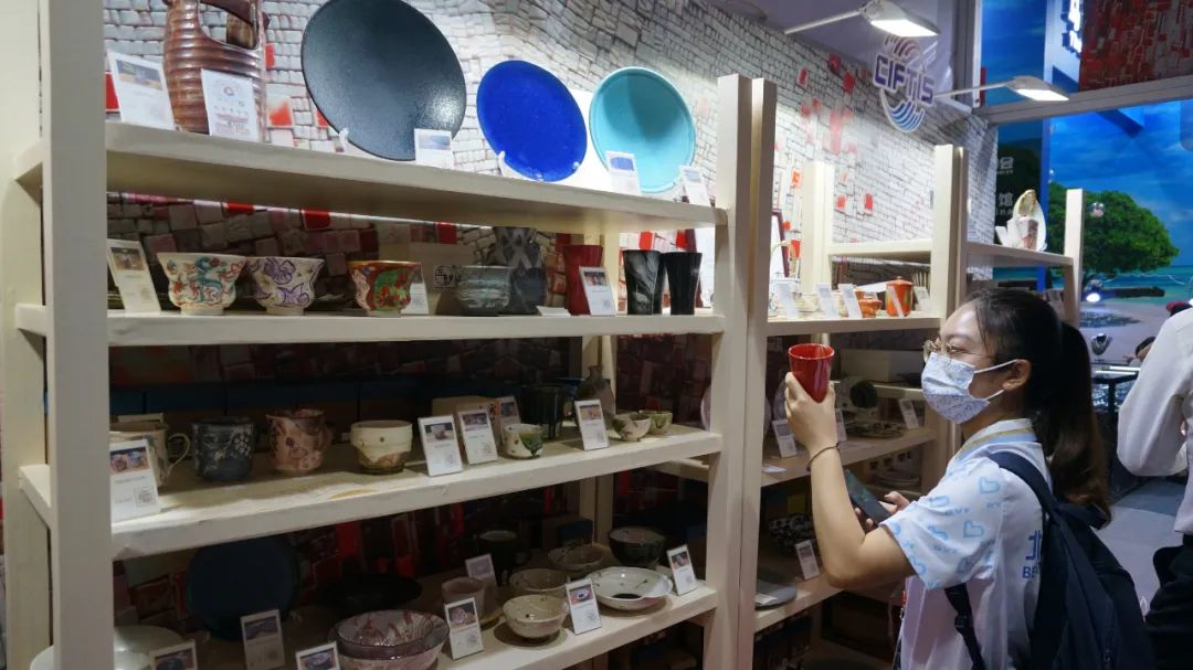 招财猫美浓烧服贸会日本展商拥抱中国电商