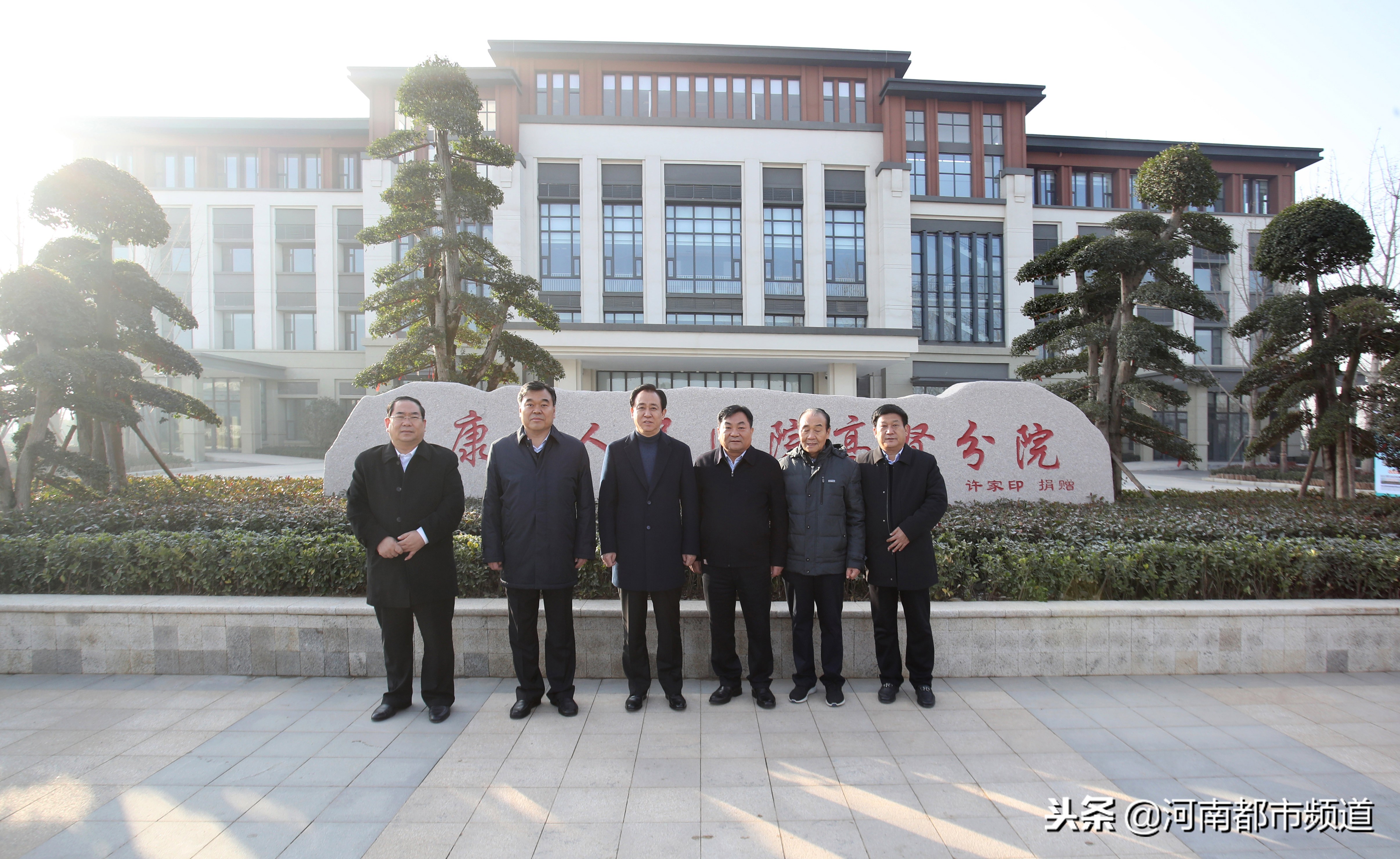 许家印阔别20年再回乡,许家印回故乡完整视频