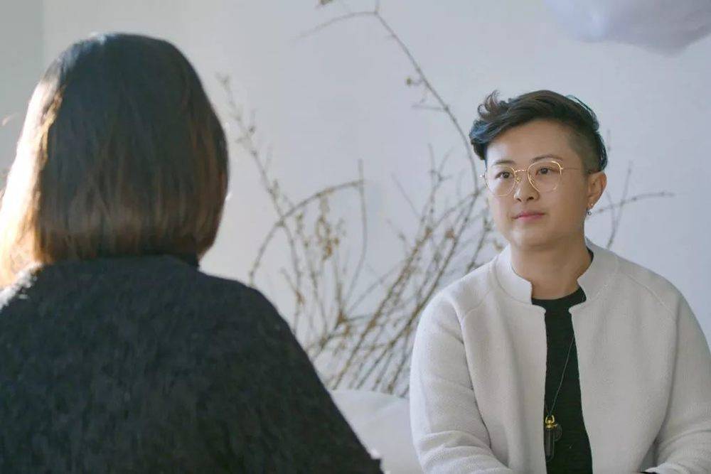 她是一个情趣玩具测评师，亲自试用了1000种产品