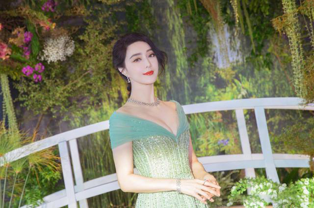 范冰冰尽显身材,范冰冰造型太美了