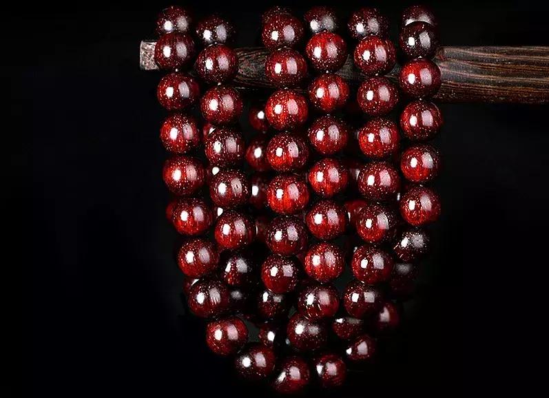 「抖音营销案例」手串佛珠如何借助衣品穿搭抖音号快速出货